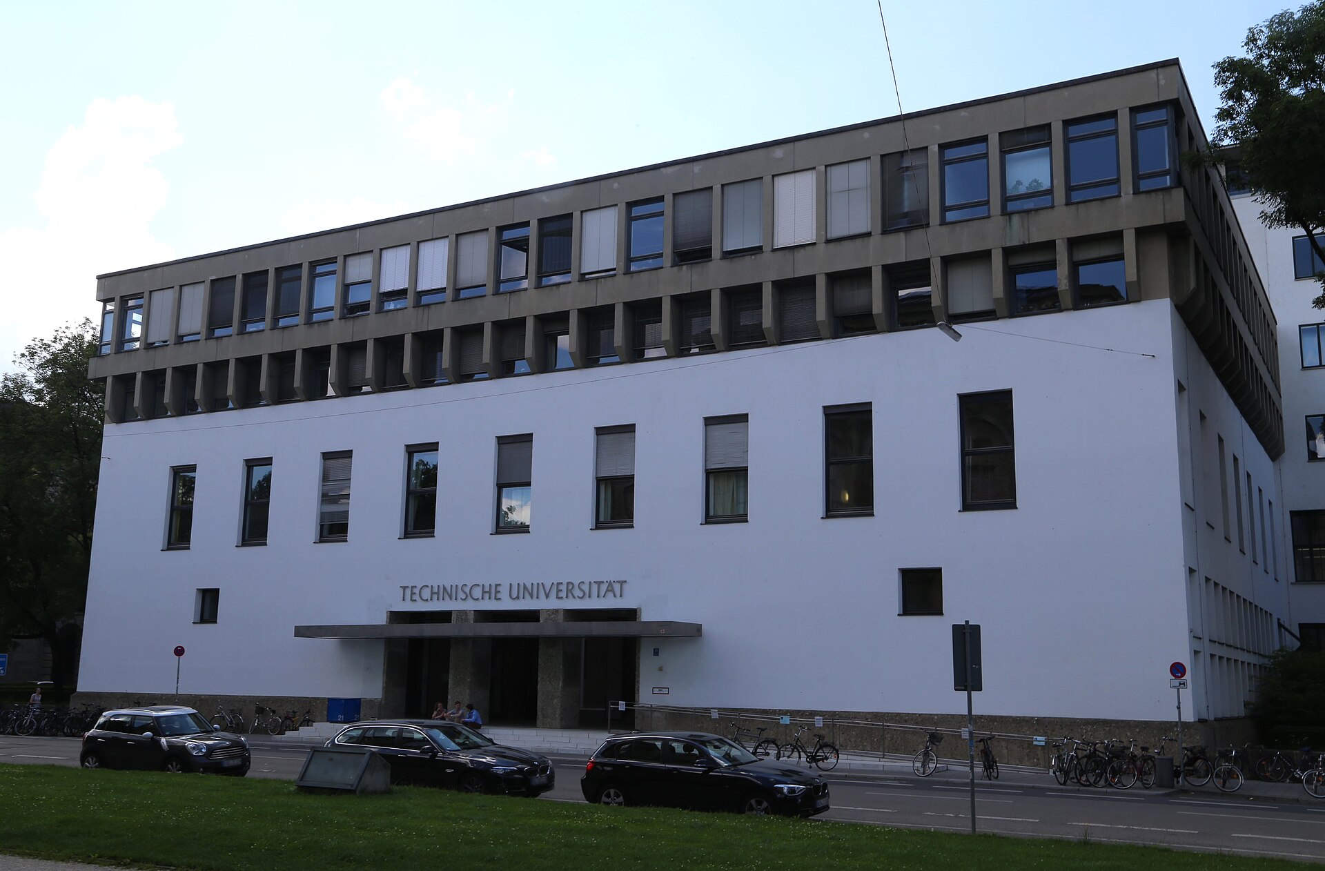 Main building of the Technical University of Munich on Arcisstraße